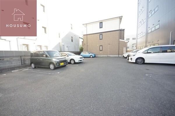 駐車場(駐車場があるので、車を買う予定の方も安心です)