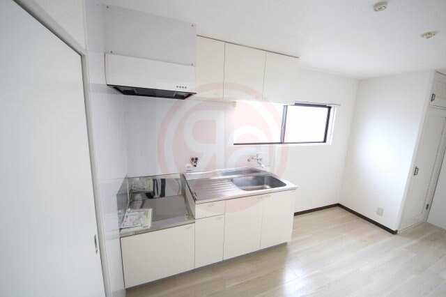 物件内観写真6　(コンパクトなキッチンで掃除もラクラク)