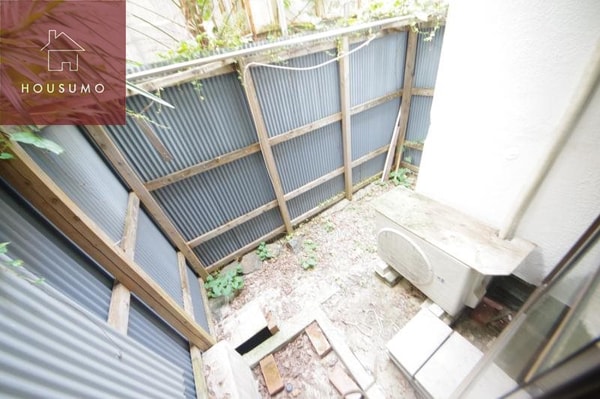 バルコニー(暖かな日差しのふりそそぐバルコニー)