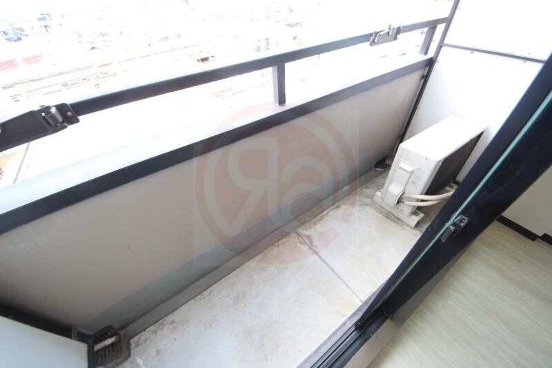 物件内観写真13　(開放的で明るい空間を演出してくれるバルコニーです)