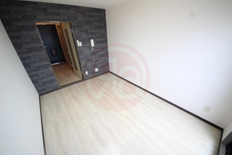 物件内観写真17　(広くて明るい寝室)