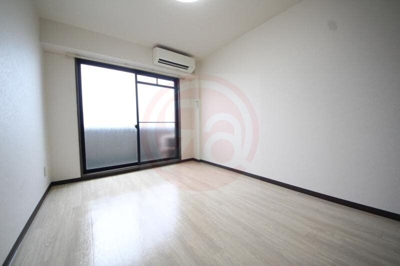 物件内観写真20　(明るい色調の室内です)