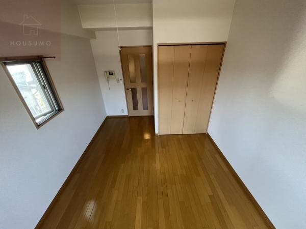 寝室(落ち着いて過ごせるお部屋なので、寝室にいかがでしょうか)