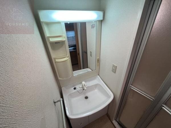 独立洗面台(独立洗面台で身支度をすべて済ませてしまいましょう)