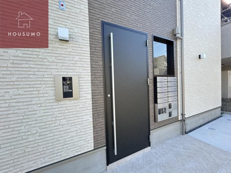 物件外観写真2　(オートロック付き)