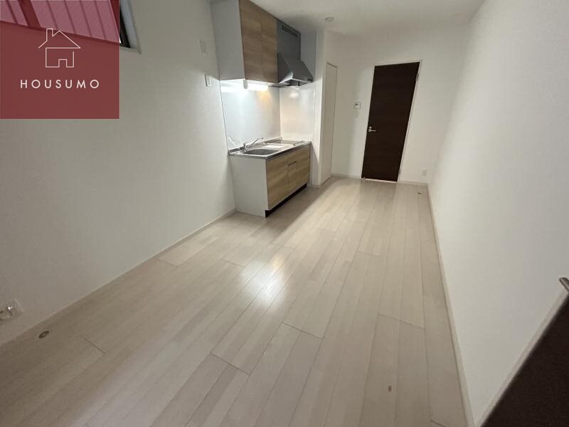 物件内観写真4　(こちらのリビングで趣味の時間をお楽しみください)