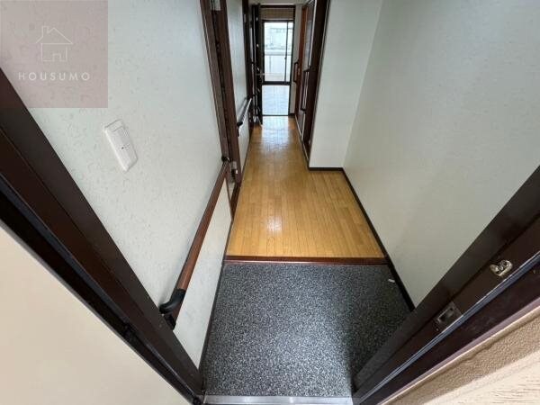 物件内観写真8　(きれいな玄関です)