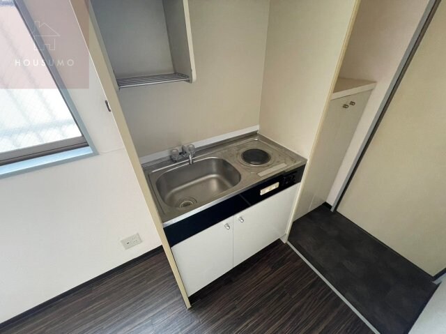 物件内観写真4　(コンパクトなキッチンで掃除もラクラク)