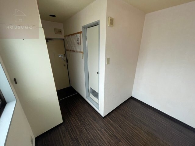 物件内観写真27　(落ち着いた色調の洋室です)