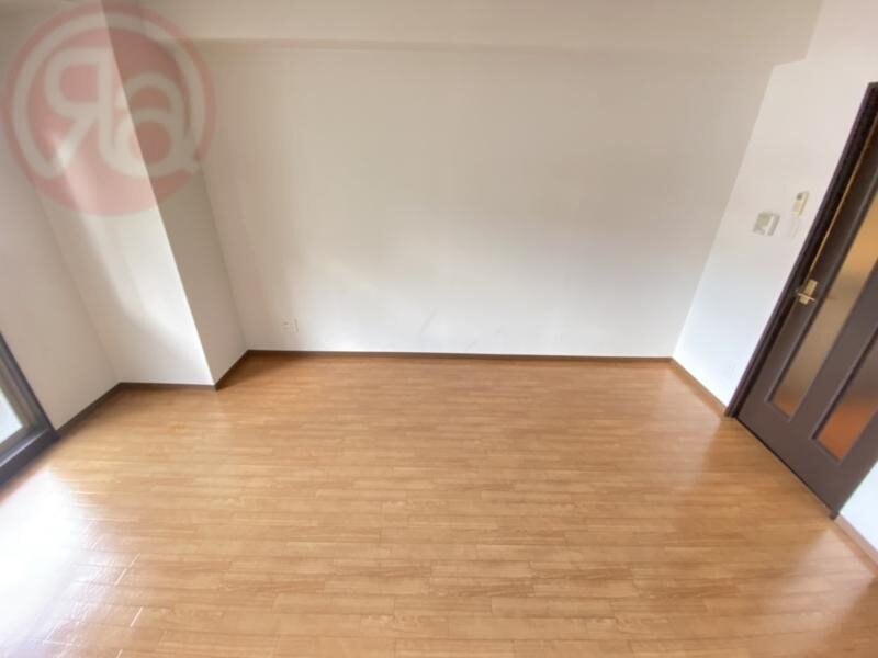 物件内観写真20　(明るい色調の室内です)