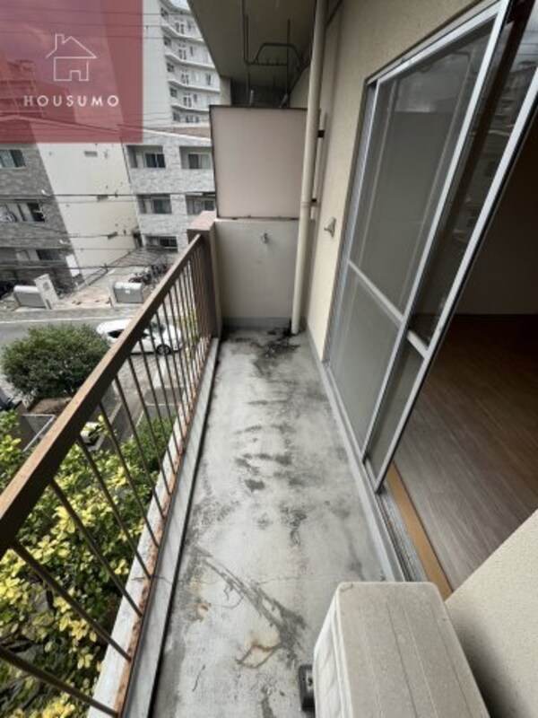 バルコニー(外からの目が気にならないバルコニーで洗濯物が干せます)