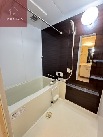 浴室(コンパクトで使いやすいお風呂です)