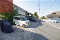 物件外観写真4　(駐車スペースもあります)