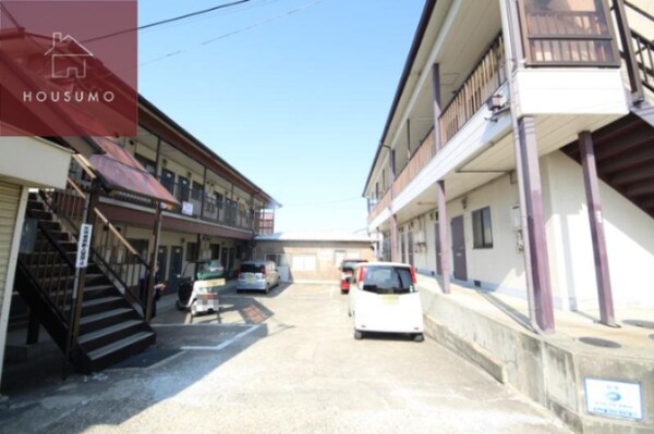 駐車場(駐車場に車を止められます)