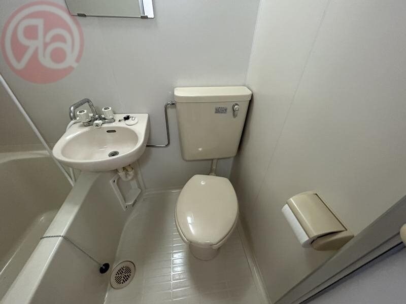 物件内観写真8　(シンプルで使いやすいトイレです)