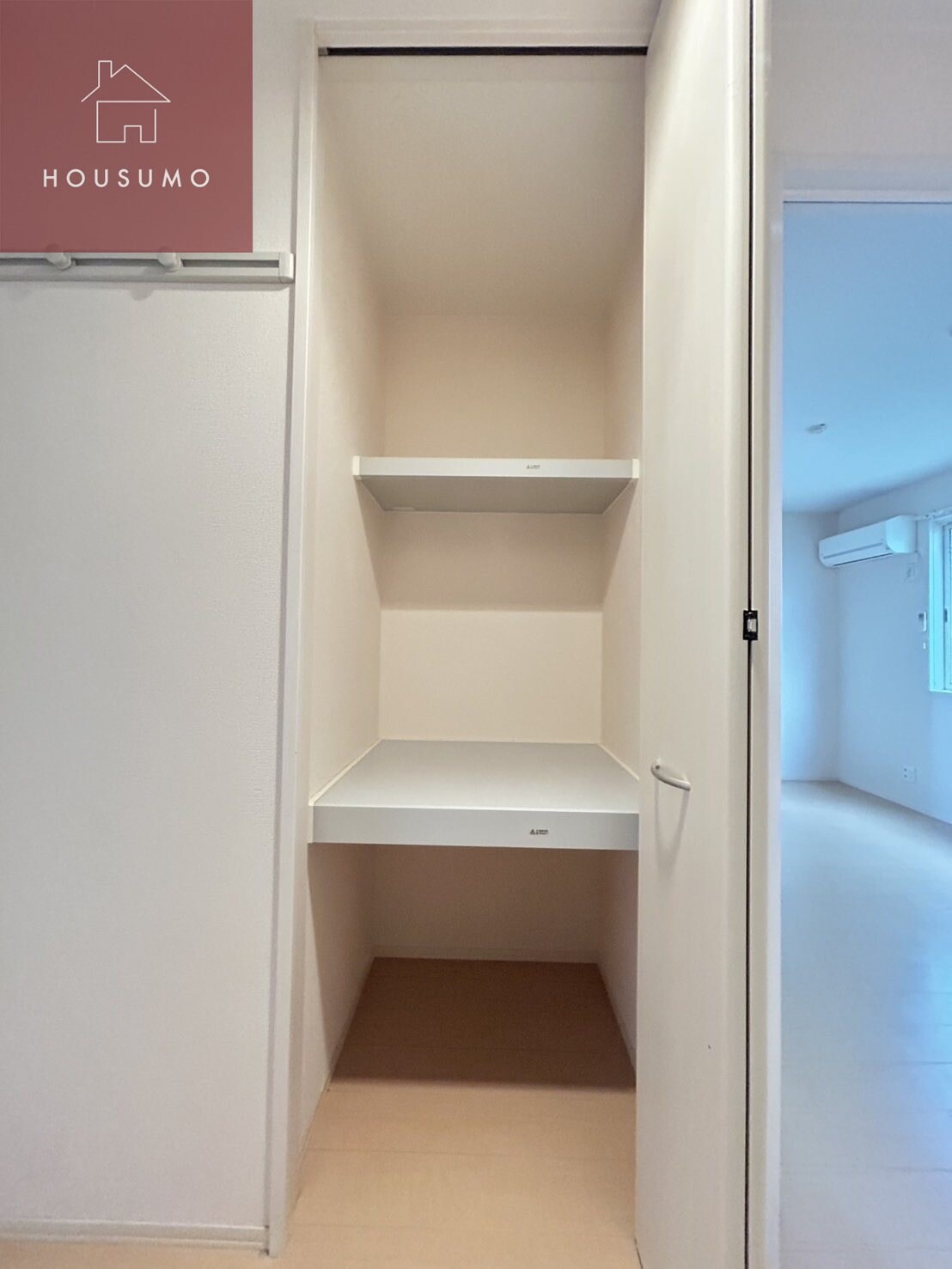 物件内観写真11　(ちょっとした収納スペースも充実しています)