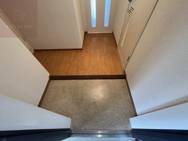 物件内観写真9　(シンプルで使いやすい玄関です)