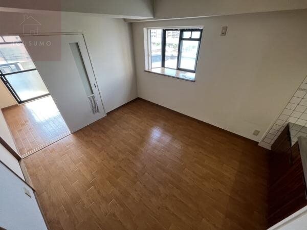 物件内観写真16　(ゆったりとしたリビングです)