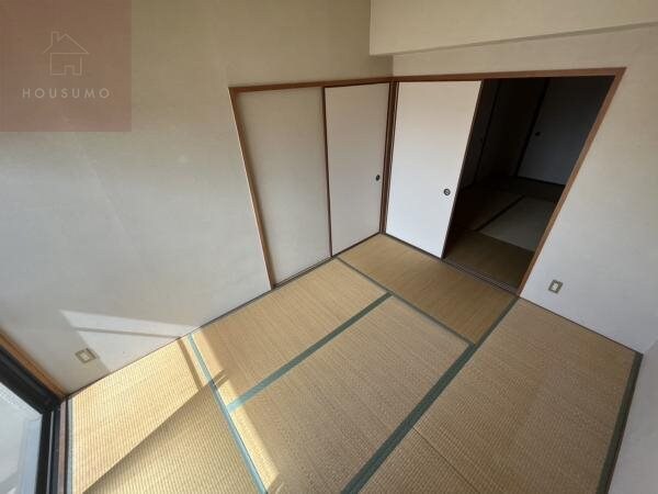 物件内観写真28　(和室があれば、来客や子供用のスペースとして活躍します)