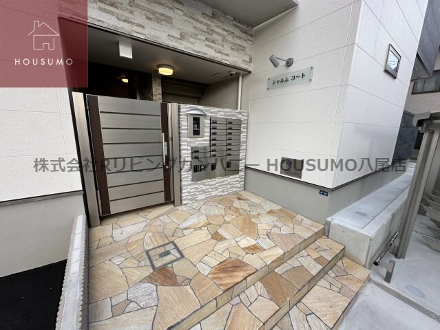 物件外観写真2　(エントランスです)