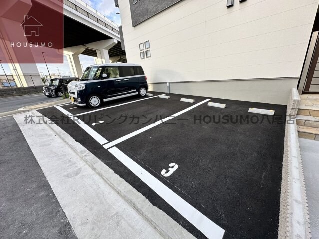物件外観写真3　(駐車場に車を止められます)