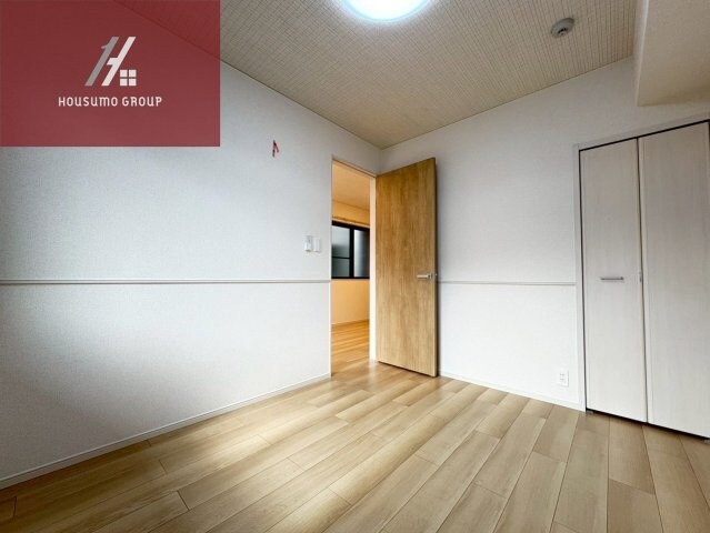 物件内観写真15　(こちらの居間で趣味の時間をお楽しみください)