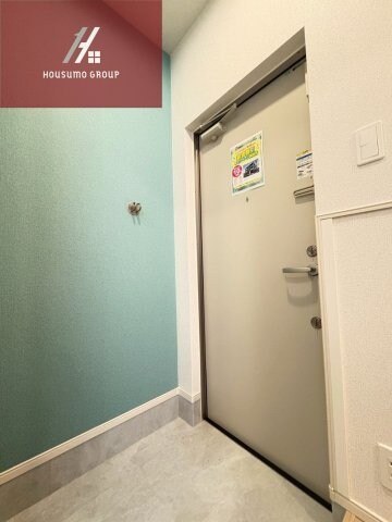 物件内観写真16　(明るい玄関です)