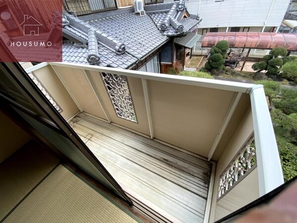 バルコニー(暖かな日差しのふりそそぐバルコニー)