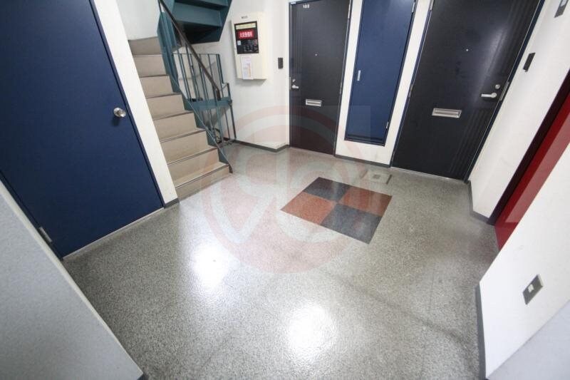 物件外観写真3　(落ち着いたロビーです)