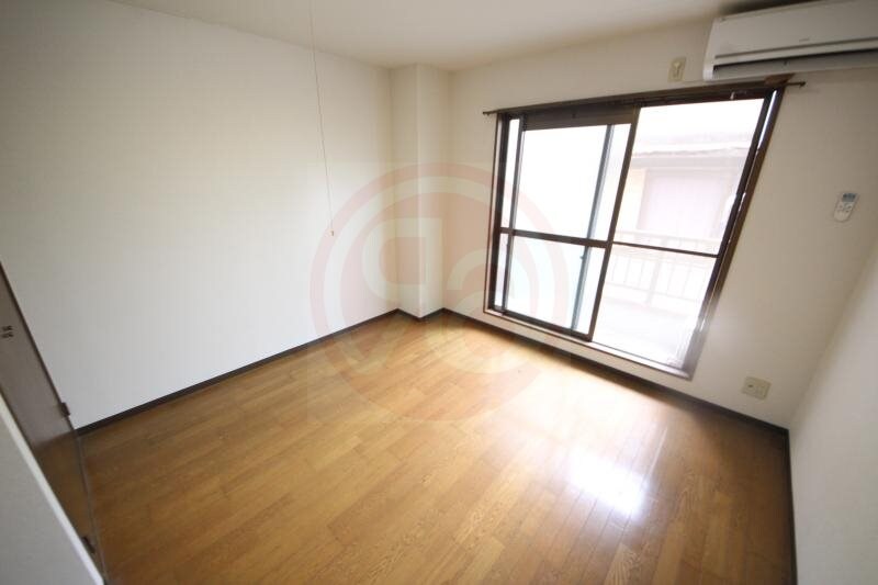 物件内観写真23　(広々とした洋室です)