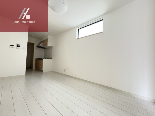 物件内観写真4　(こちらの居間で趣味の時間をお楽しみください)