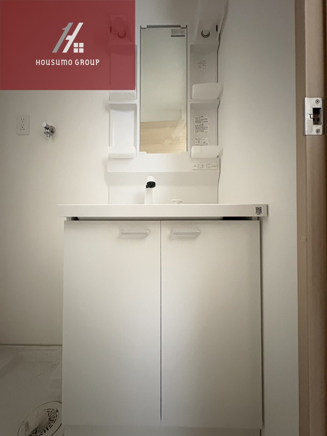 物件内観写真10　(独立洗面台で身支度をすべて済ませてしまいましょう)