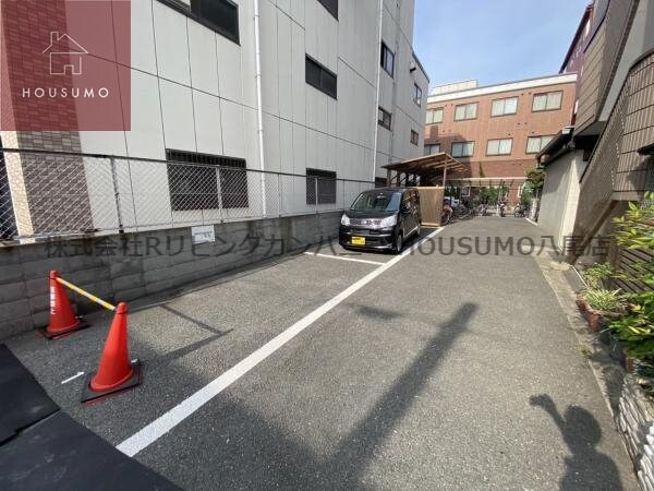 駐車場(駐車場があるので、車を買う予定の方も安心です)