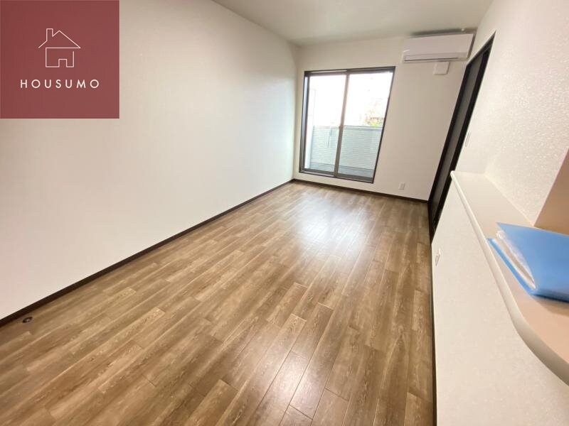 物件内観写真5　(ゆったりとしたリビングです)