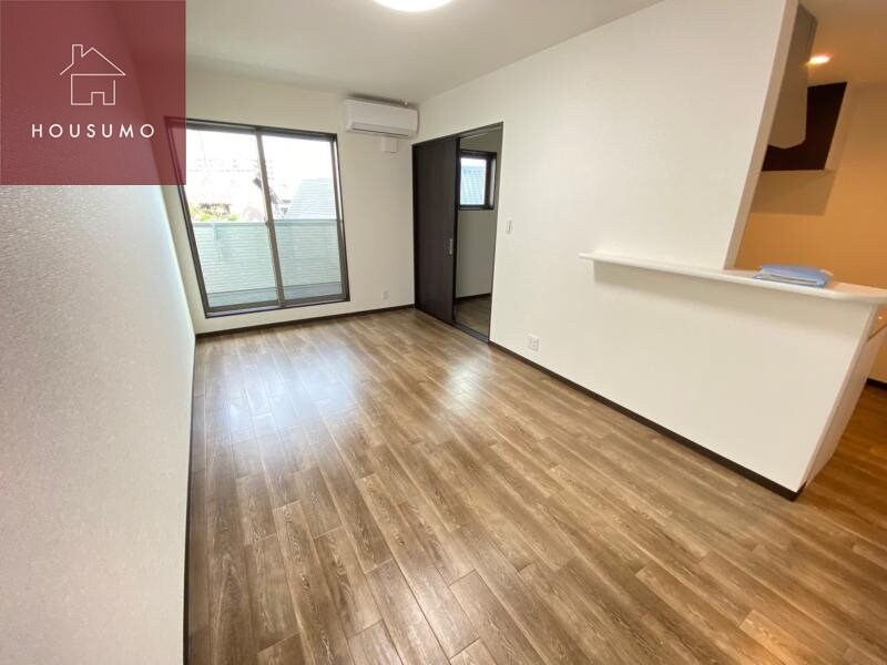 物件内観写真16　(ゆったりとした居間です)