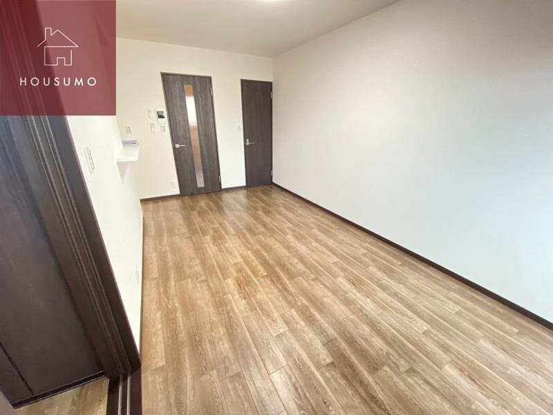 物件内観写真23　(こちらのリビングで趣味の時間をお楽しみください)