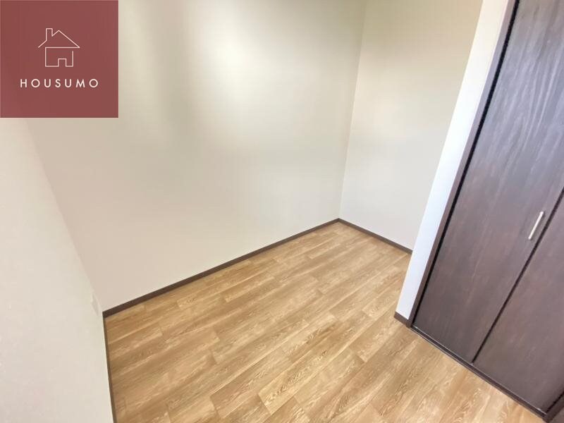 物件内観写真25　(広くて明るい寝室)