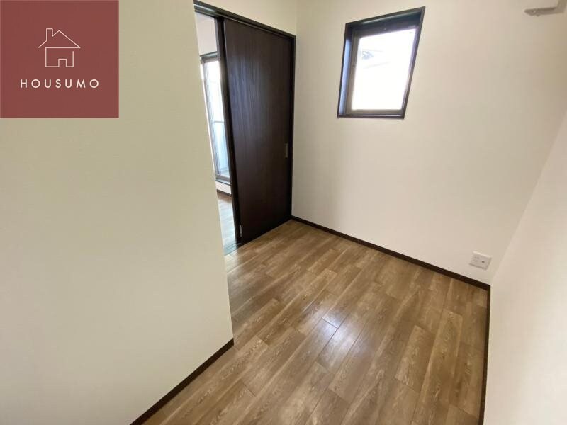 物件内観写真29　(開放的な寝室です)