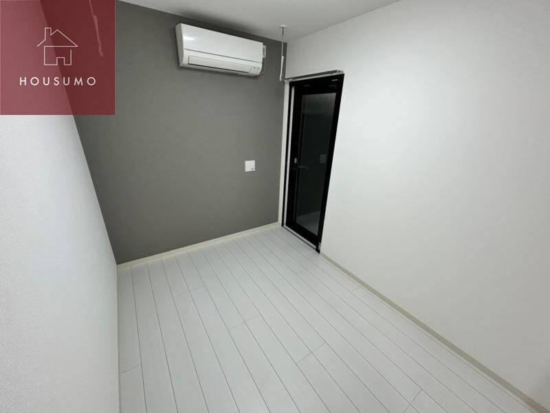 物件内観写真7　(個人の部屋や寝室として使える洋室です)