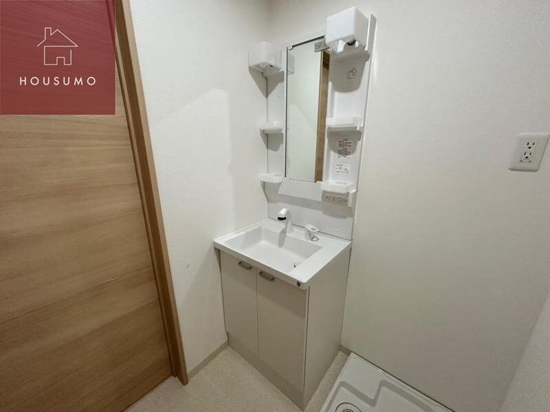 物件内観写真15　(使いやすい独立洗面台です)