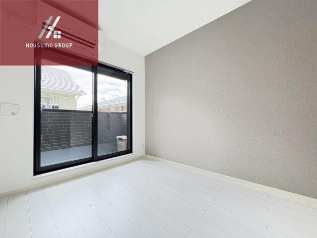 物件内観写真6　(おしゃれな居間です)