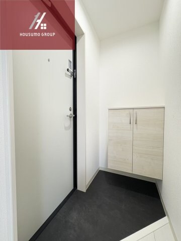 物件内観写真12　(明るい玄関です)