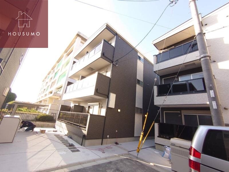 物件外観写真1　(落ち着いた雰囲気の外観です)