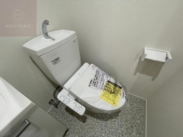 トイレ(落ち着いた色調のトイレです)
