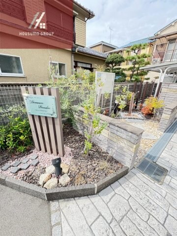 物件外観写真2　(エントランスです)