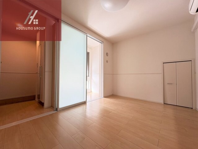 物件内観写真5　(こちらのリビングで趣味の時間をお楽しみください)