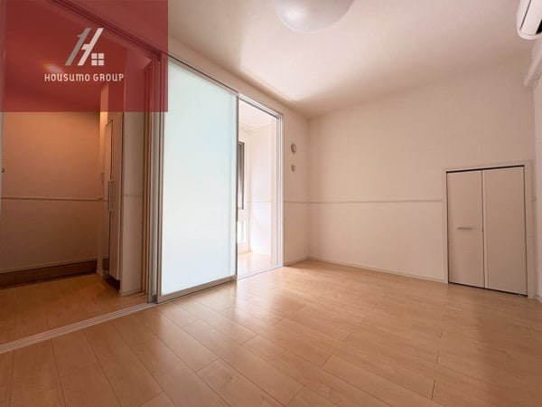 居室(こちらのリビングで趣味の時間をお楽しみください)