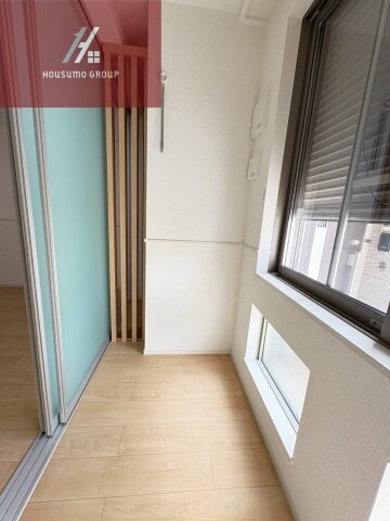 物件内観写真14　(お洗濯にも便利なバルコニー付き)