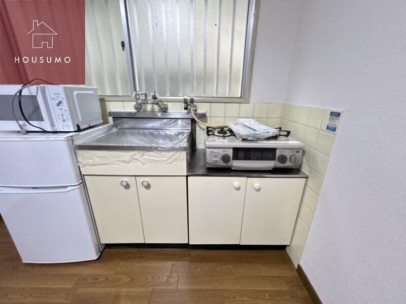 物件内観写真5　(コンパクトなキッチンで掃除もラクラク)