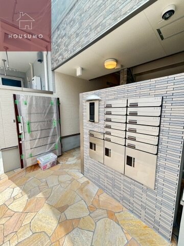 物件外観写真3　(清潔なエントランスです)